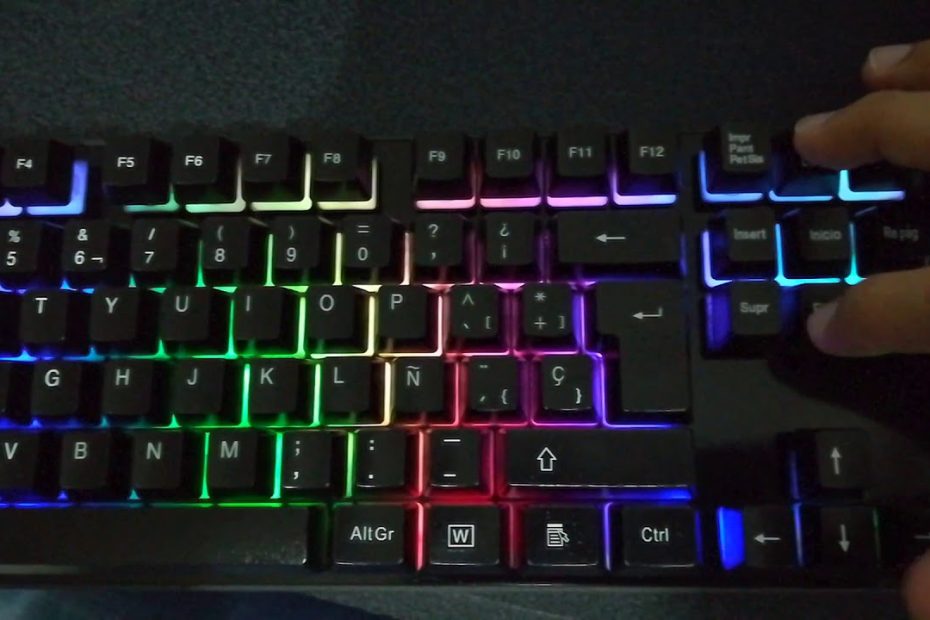 ¿Cómo apagar las luces del teclado gamer?